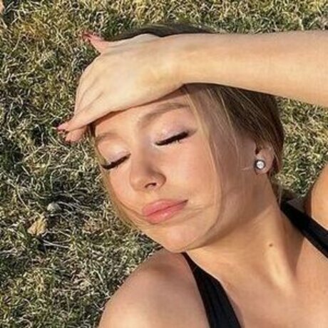Nacktes geleaktes OnlyFans-Foto von Finnish Girls