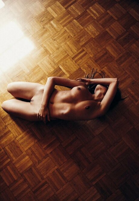 Nacktes geleaktes OnlyFans-Foto von Vivaz Magazine