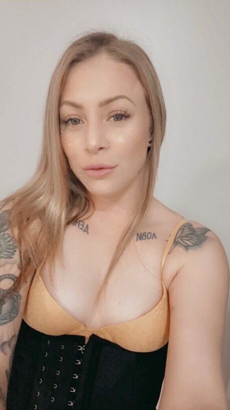 Leah Luv