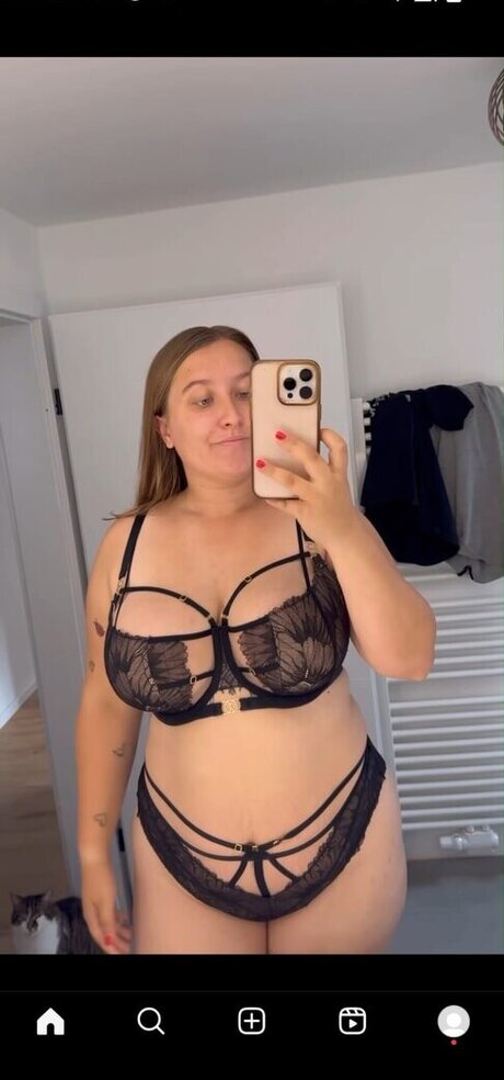 Nacktes geleaktes OnlyFans-Foto von Endlichzufrieden