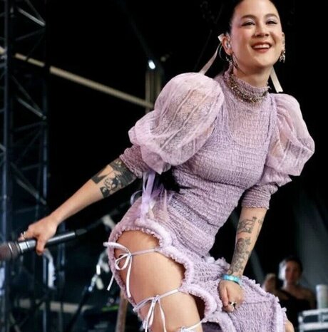 Nacktes geleaktes OnlyFans-Foto von Japanese Breakfast