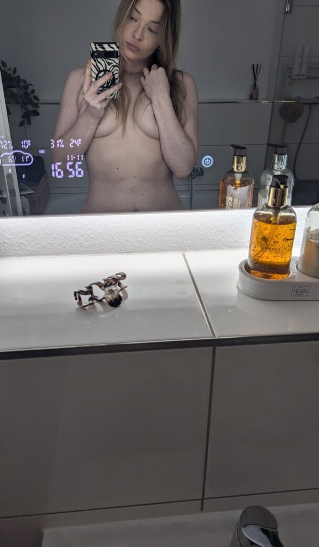Nacktes geleaktes OnlyFans-Foto von Neeviliciouz #1010