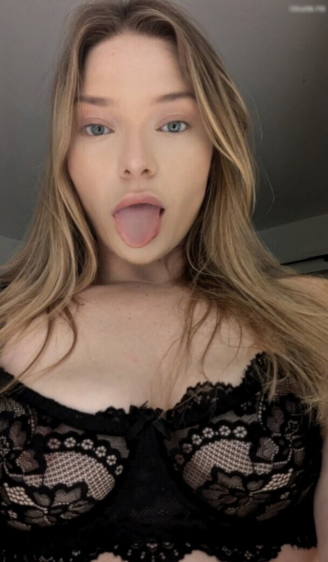 Nacktes geleaktes OnlyFans-Foto von Neeviliciouz #1040