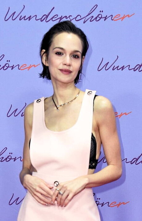 Emilia Schüle