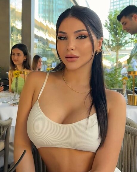 Nacktes geleaktes OnlyFans-Foto von Isra Hurmanli