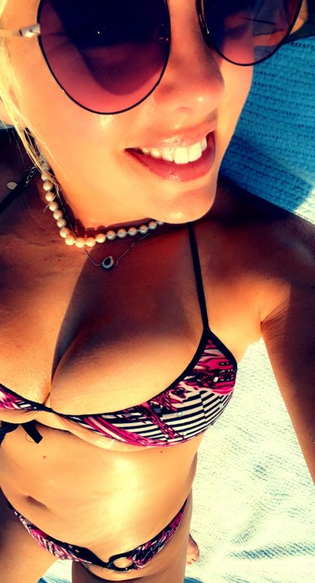 Nacktes geleaktes OnlyFans-Foto von Laura Marie