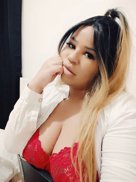 Nacktes geleaktes OnlyFans-Foto von Laura Elizabeth