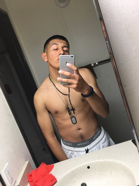 Nacktes geleaktes OnlyFans-Foto von Derian X Lara
