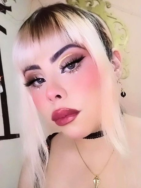Nacktes geleaktes OnlyFans-Foto von Labiuri