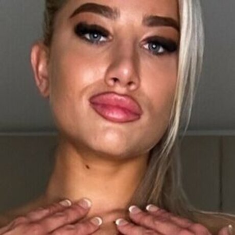 Nacktes geleaktes OnlyFans-Foto von Fitness Blonde