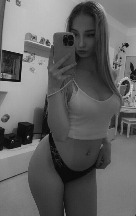 Nicki Anna