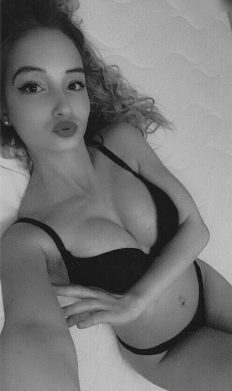 Nicki Anna