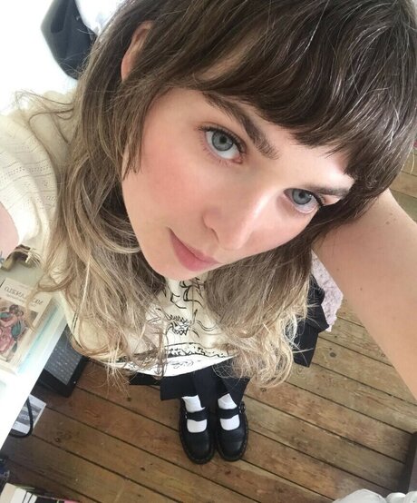 Nacktes geleaktes OnlyFans-Foto von Meg Mills