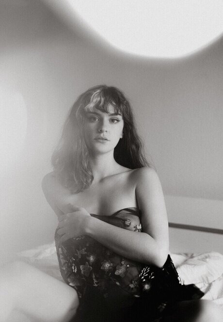 Nacktes geleaktes OnlyFans-Foto von Emeline Faure