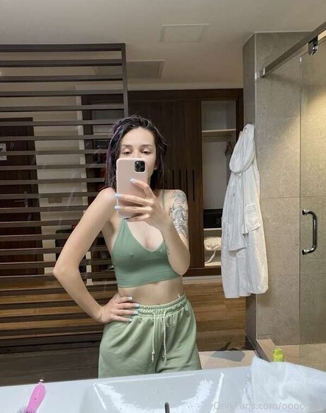 Eva_oopsy