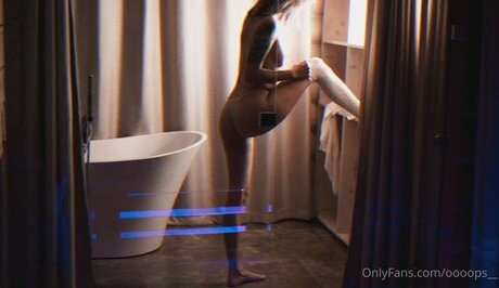 Eva_oopsy
