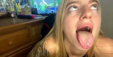 Nacktes geleaktes OnlyFans-Foto von Skyiswoke