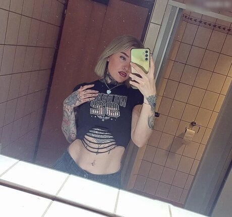 Nacktes geleaktes OnlyFans-Foto von Typischblonnd