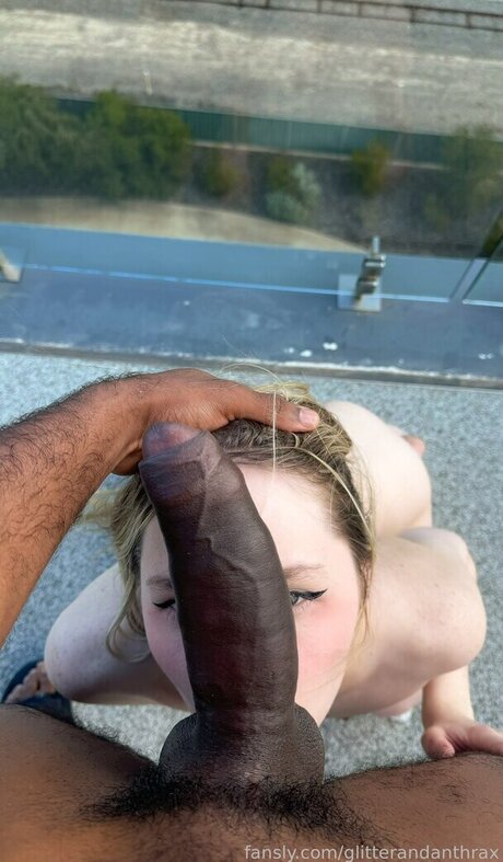 Nacktes geleaktes OnlyFans-Foto von Glitterandanthrax