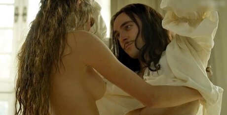 Nacktes geleaktes OnlyFans-Foto von Versailles Fernsehserie