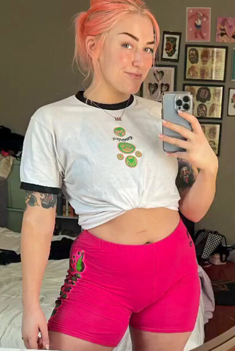 Nacktes geleaktes OnlyFans-Foto von Allie Katch
