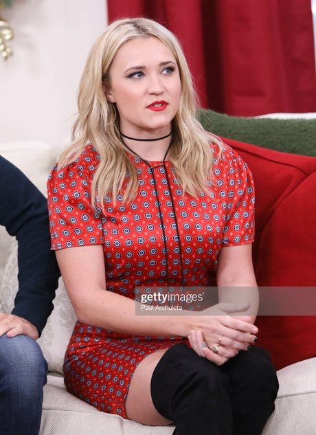 Nacktes geleaktes OnlyFans-Foto von Emily Osment