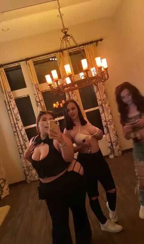 Nacktes geleaktes OnlyFans-Foto von Emma Trotta