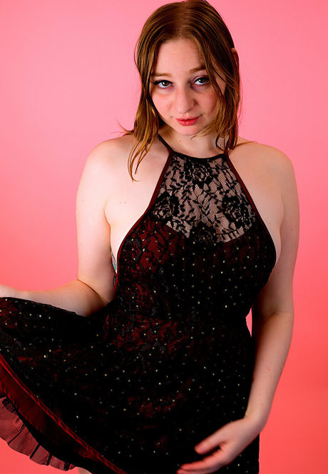 Nacktes geleaktes OnlyFans-Foto von Yourinternetstepdaughter