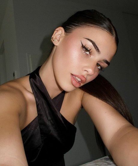 Nacktes geleaktes OnlyFans-Foto von Leah Halton