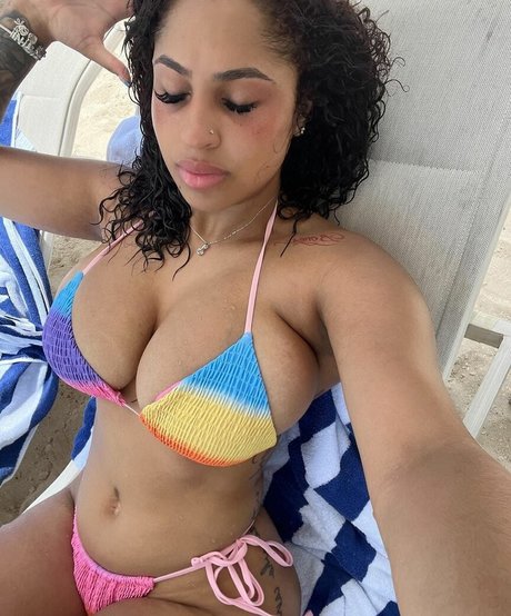 Nacktes geleaktes OnlyFans-Foto von Nikkiimelons