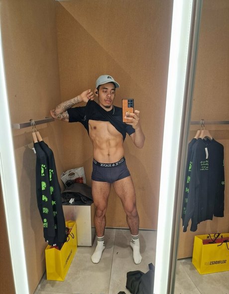 Nacktes geleaktes OnlyFans-Foto von Magicsempai