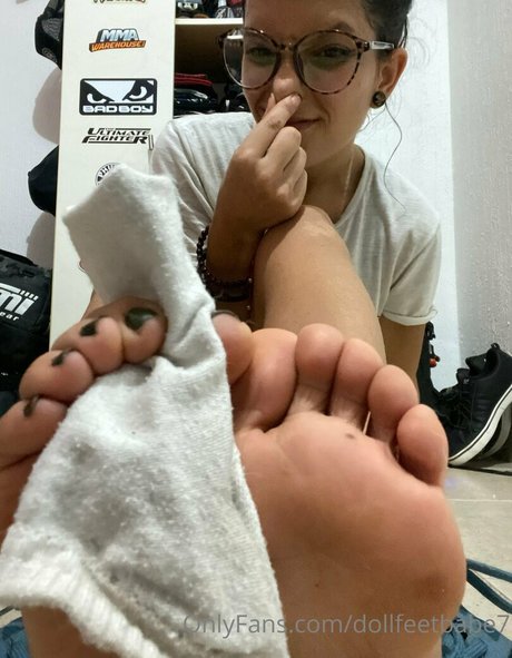 Nacktes geleaktes OnlyFans-Foto von Dollfeetbabe7
