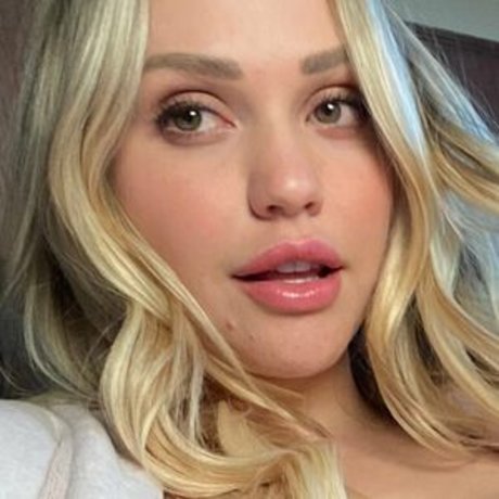 Nacktes geleaktes OnlyFans-Foto von Miamalkova