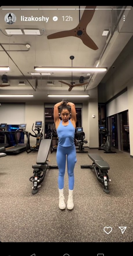 Nacktes geleaktes OnlyFans-Foto von Liza Koshy
