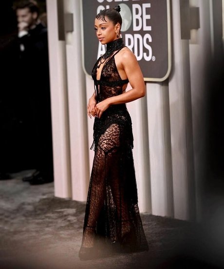 Nacktes geleaktes OnlyFans-Foto von Liza Koshy