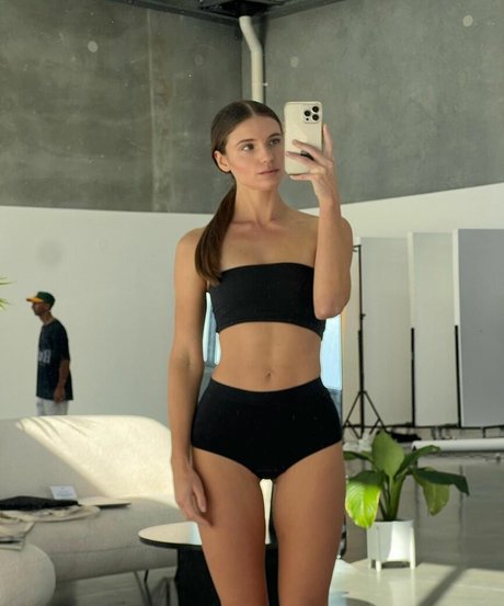 Nacktes geleaktes OnlyFans-Foto von Julia Edwards