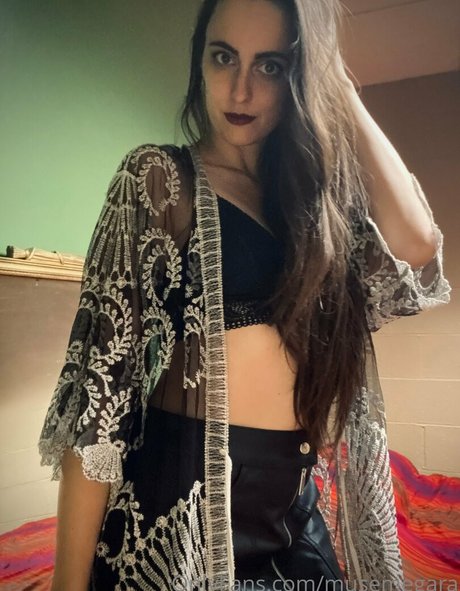 Nacktes geleaktes OnlyFans-Foto von Musemegara