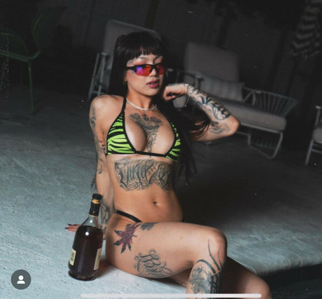Nacktes geleaktes OnlyFans-Foto von Sarah Lo