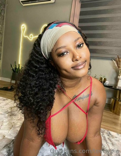 Nacktes geleaktes OnlyFans-Foto von Teenypie