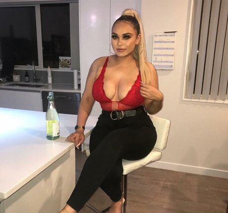 Karina Atavenitia