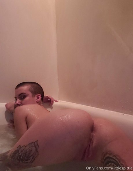 Nacktes geleaktes OnlyFans-Foto von Littlespittle