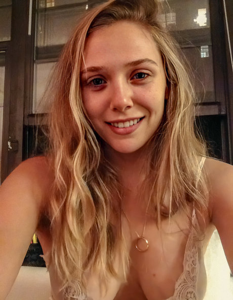 Nacktes geleaktes OnlyFans-Foto von Elizabeth Olsen