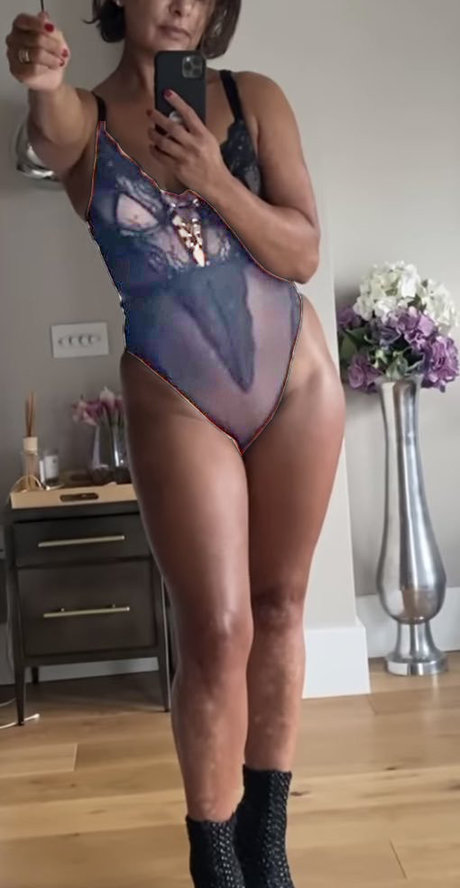 Nacktes geleaktes OnlyFans-Foto von Saira Khan