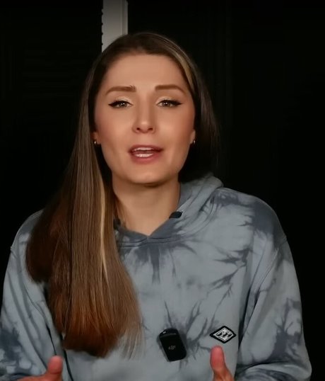 Nacktes geleaktes OnlyFans-Foto von Lauren Southern