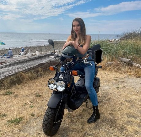 Nacktes geleaktes OnlyFans-Foto von Lauren Southern