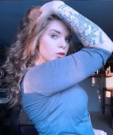 Nacktes geleaktes OnlyFans-Foto von Lexi Fox
