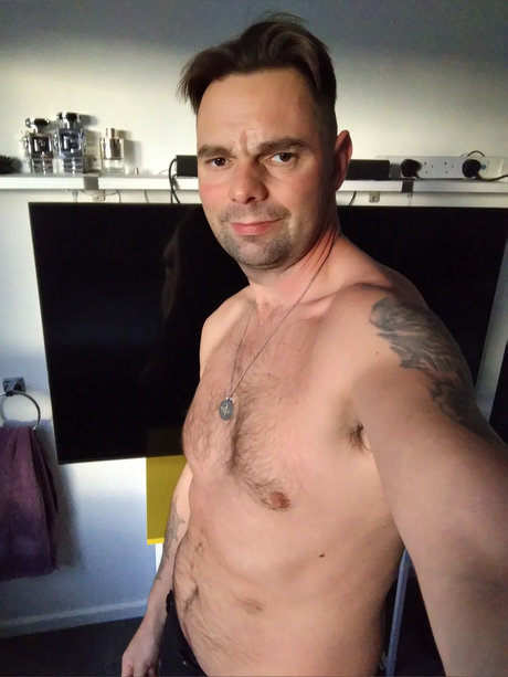 Nacktes geleaktes OnlyFans-Foto von Lewis Elliott