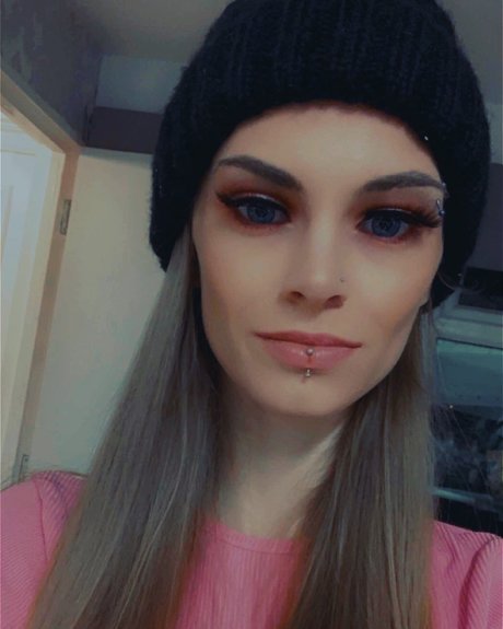 Nacktes geleaktes OnlyFans-Foto von Chloe Neale
