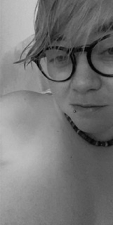 Nacktes geleaktes OnlyFans-Foto von Lesbo1986