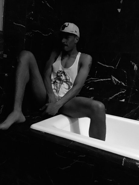 Nacktes geleaktes OnlyFans-Foto von Allofleroyyyhim1136